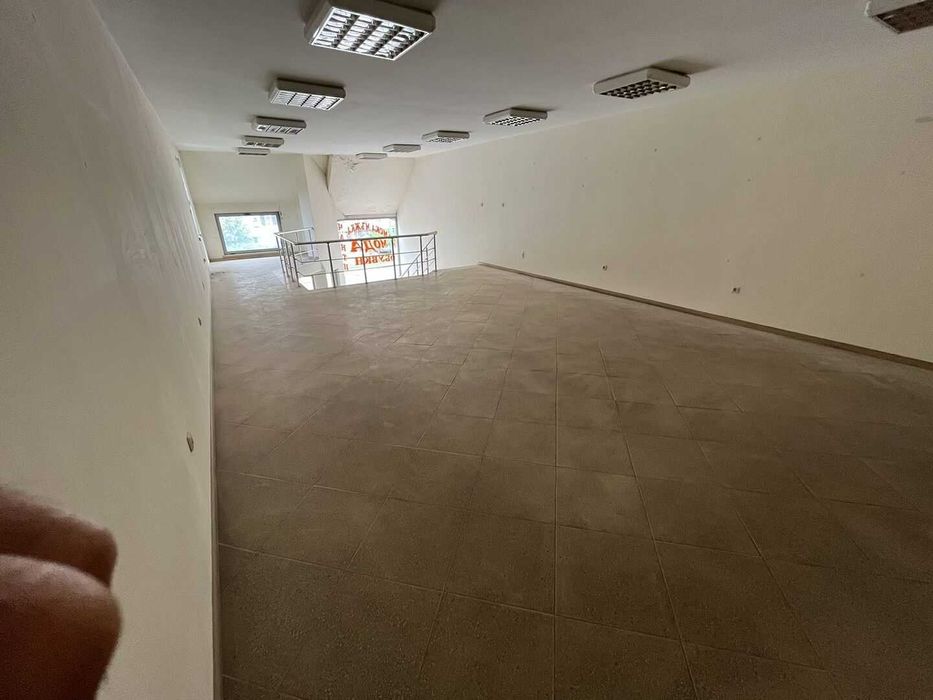 Дава се под наем Магазин в Ямбол, Аврен - 240 кв.м за 1280 € - Снимка #2
