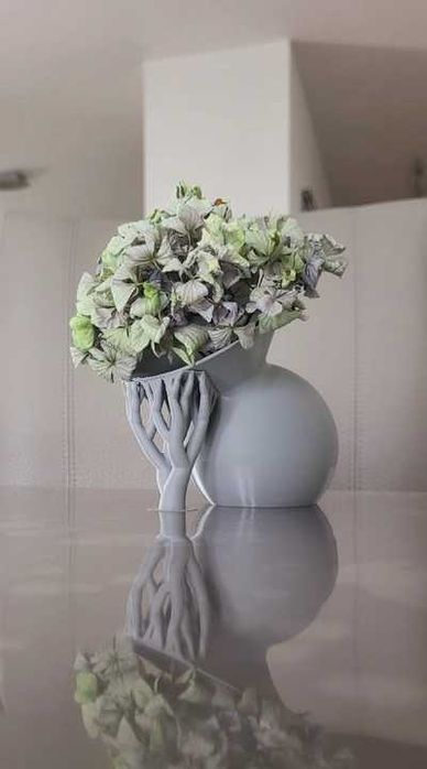 Кашпи и вази за градина и дом!