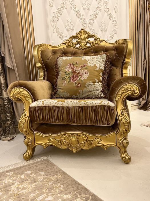 Продам диван с креслами