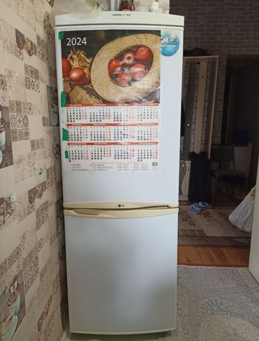 продаю холодильник