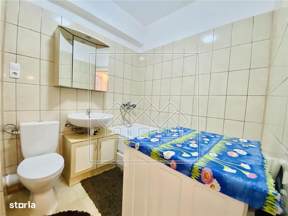 Apartament cu 3 camere, 2 bai si balcon - Zona Turnisor