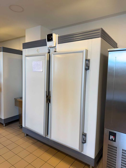 LINIE COMPLETĂ de frigidere si congelatoare profesionale HoReCa – DE VÂNZARE