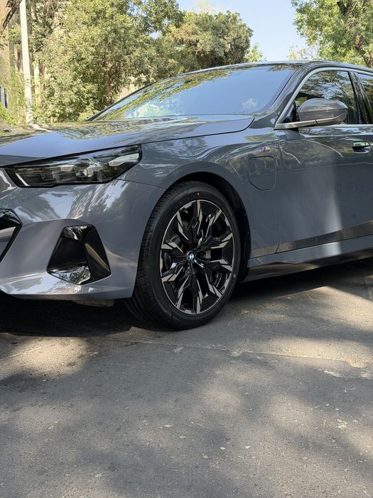 BMW i5 edrive 35 L