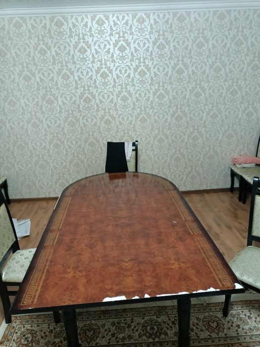 Стол для гостиной. Срочно.