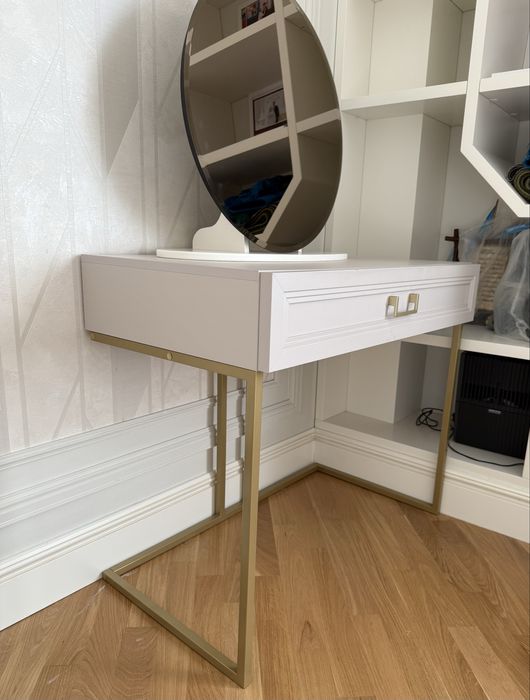 продам туалетный столик