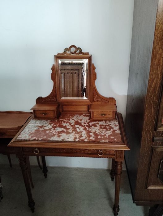 Тоалетка Луи XVI