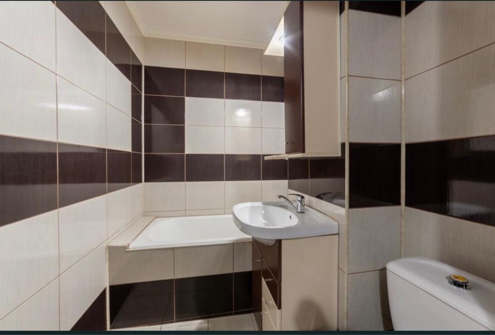 Vând apartament 3 camere Pitești  89.000 Euro