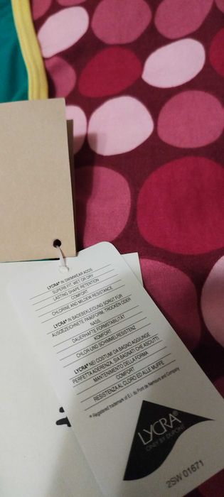 Costum de baie intreg cu spatele decupat, verde si galben de la: Adidas. Nou, cu eticheta!