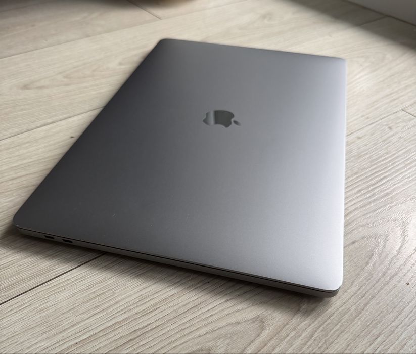Apple MacBook Pro 16” 2019, i9, 16GB RAM, 1TB SSD, Touch Bar, Radeon Pro