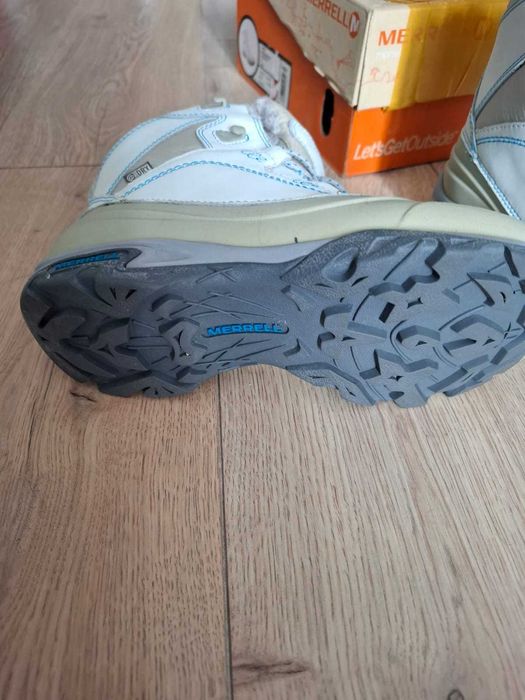Продам зимние крассовки MERRELL