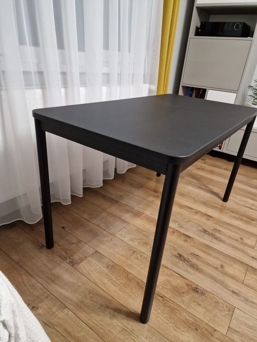 Vand urgent masa ikea TOMMARYD, antracit, în stare foarte bună.