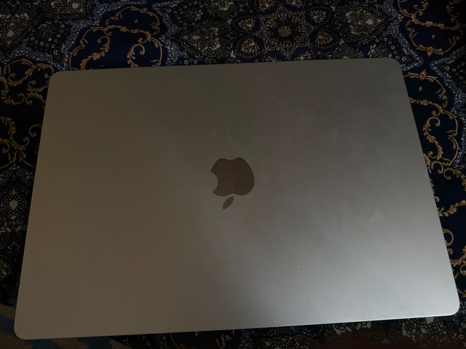 Macbook air M3 8/256