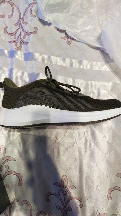 Кроссовки фирменные