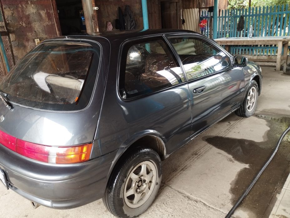 Машину Тойота Королла