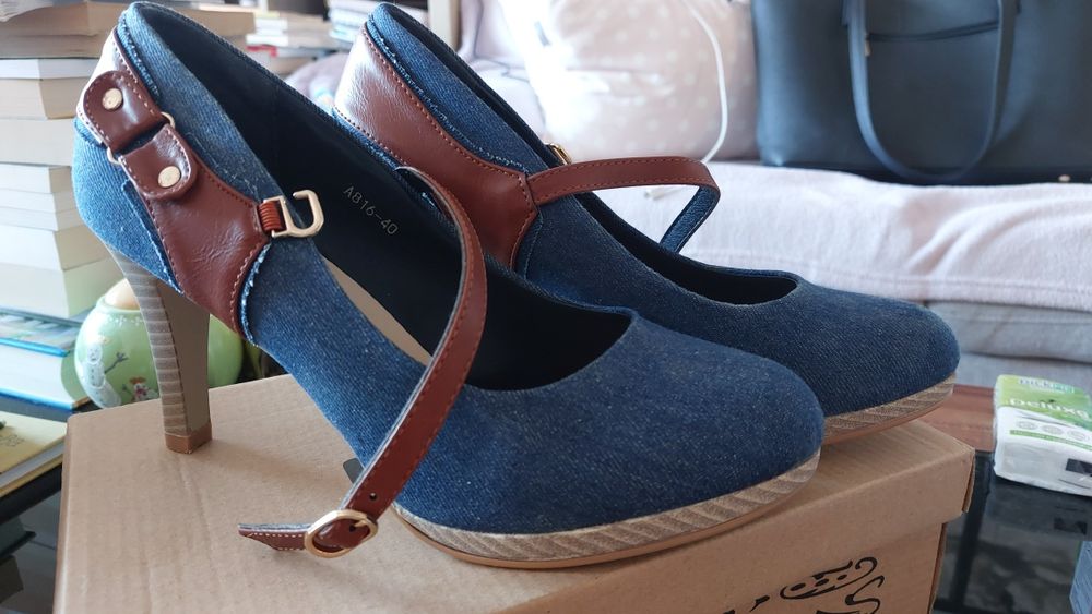 Обувки деним с каишки