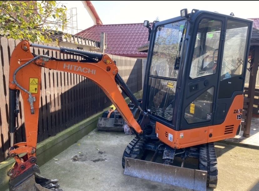 Miniexcavator de inchiriat