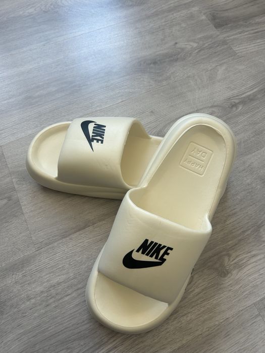 Новые белые тапочки