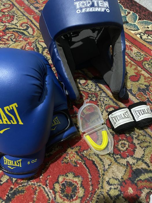 Боксерские перчатки