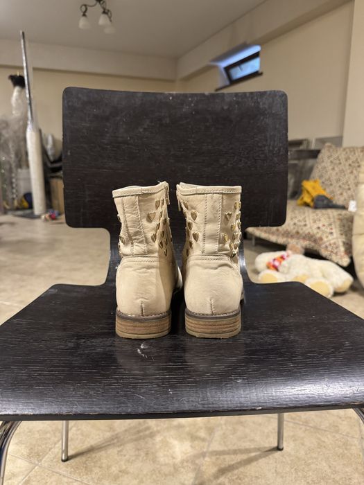 Бежевые ботинки