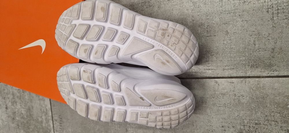 Маратонки Nike 32