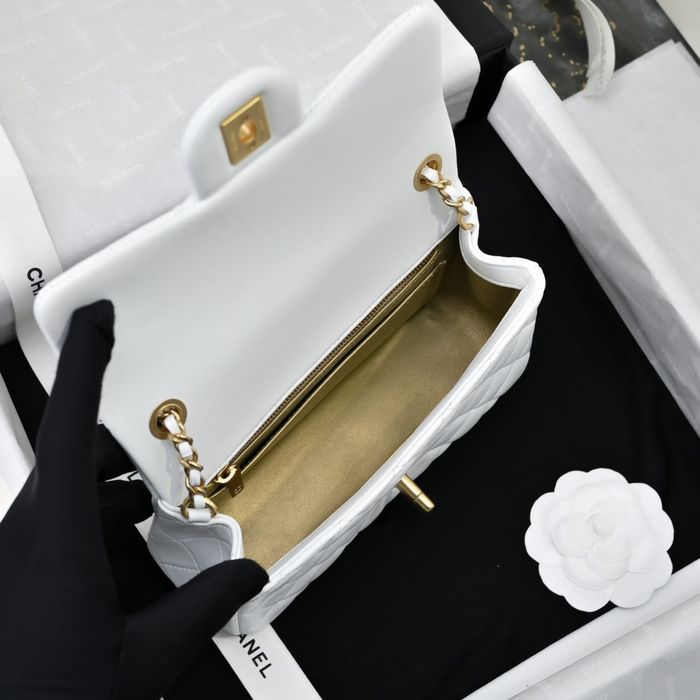 Geanta Chanel Pearl Crush single flap alb pe stoc