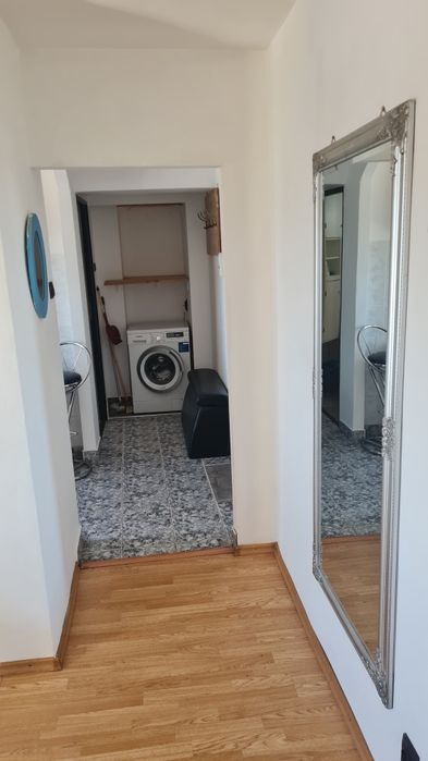 Închiriez garsonieră ultracentral 30mp, deasupra la Galerie de Arta, langa Piata centrala Deva