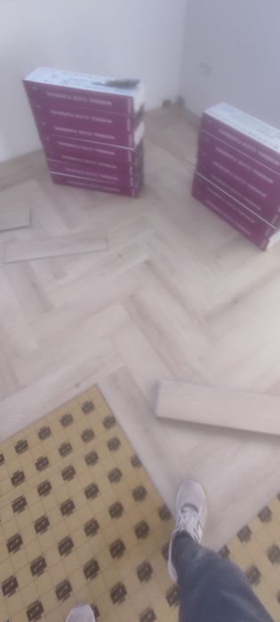 Montaj uși și parchet