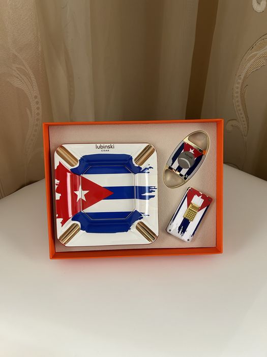 Луксозен подаръчен комплект за пури – пепелник, запалка и резачка