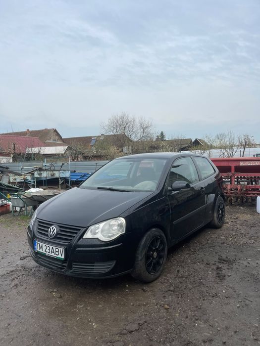 VOLKSWAGEN Polo