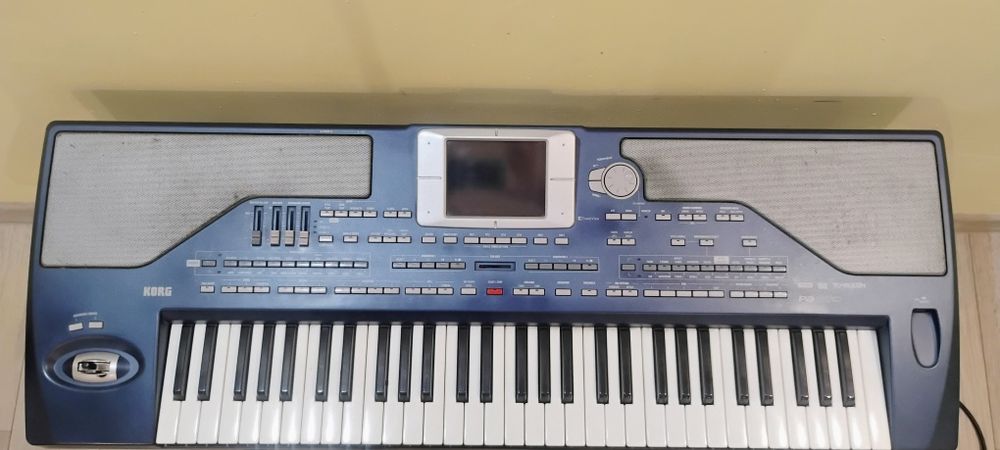 Продавам korg pa 800