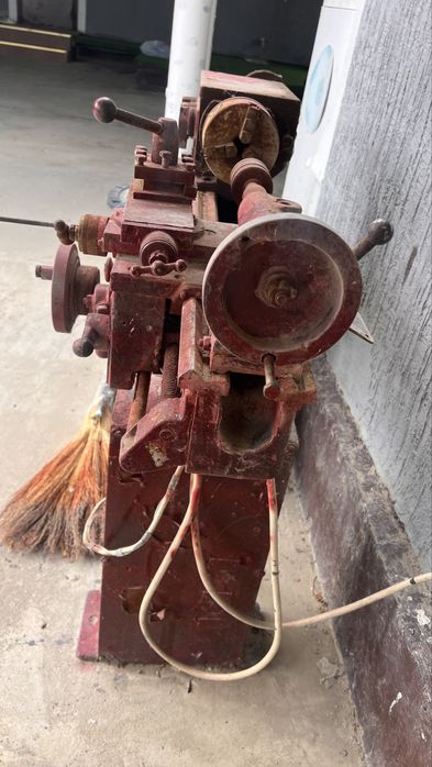 Токарный станок токарь