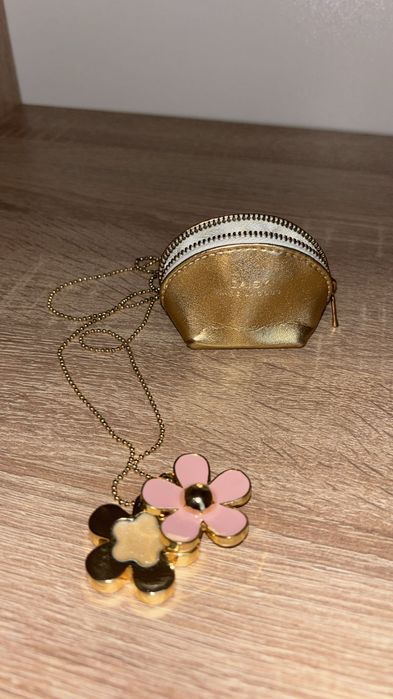 Lănțișor cu parfum solid și mini pouch - Marc Jacobs Daisy NOU