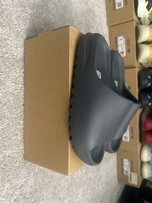 Adidas Yeezy Slides Onyx – Черни | Размери 41–46