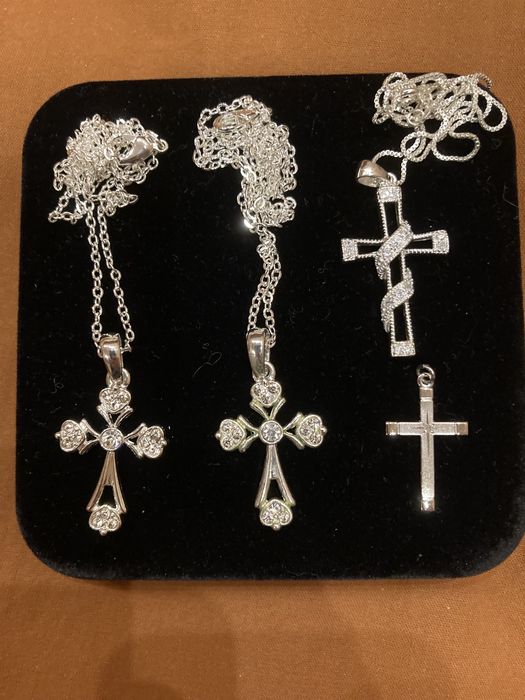 Продаю крестик.