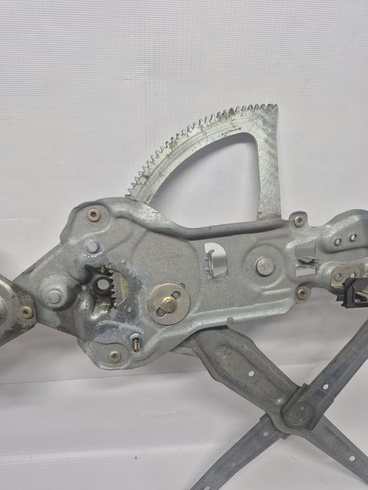 Стеклоподьемник передний BMW E34