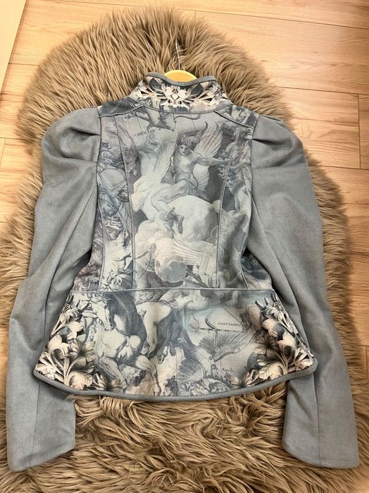 Якенце блейзър на 29 Desires