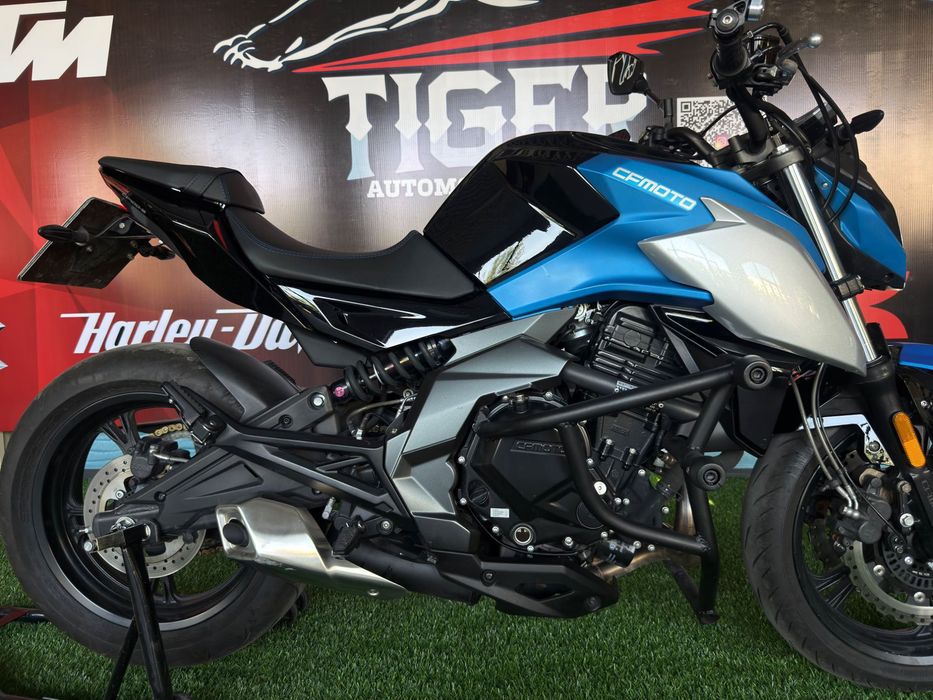 CF Moto 400NK Street