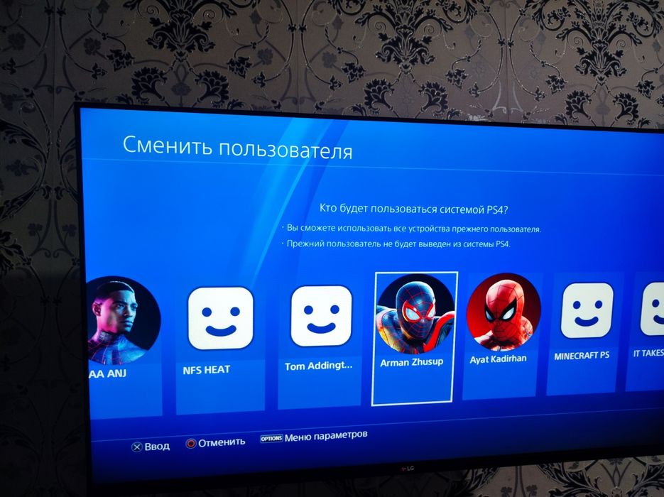 Playstation 4 PRO 1TB с пропиской 2джостика