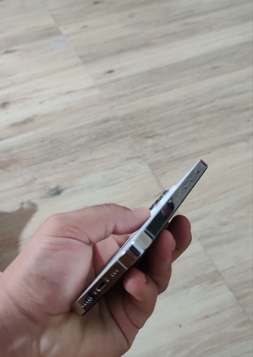 se vinde iphone 13 pro