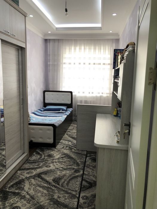 Продаю срочно квартиру. Новостройка 3 комнатная заделано 4 комнатный.