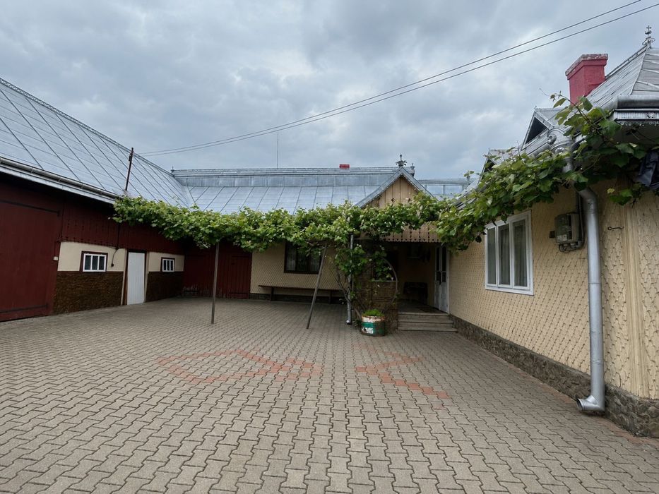 Casă gospodărească de vânzare în Frătăuții Vechi