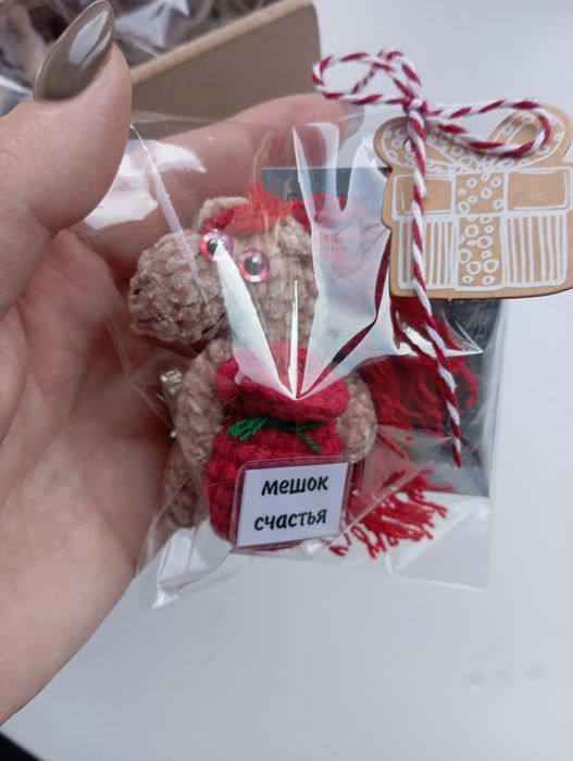 Вязаные игрушки, магниты.