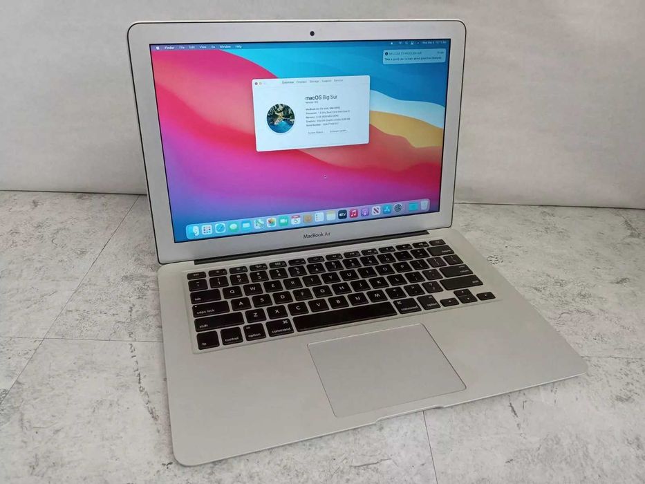 Macbook Air 13" i5, 4 GB Ram, SSD 256 GB, taste luminate