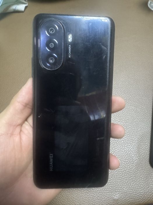 Продается два телефона хуавей и самсунг