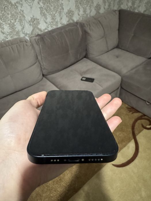 Продам айфон 13