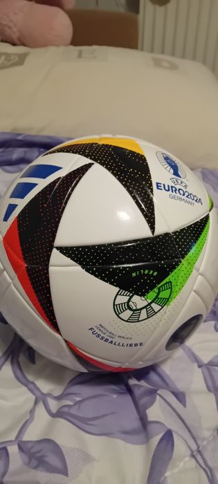 Adidas - marime 4 - pt sala sau sintetic