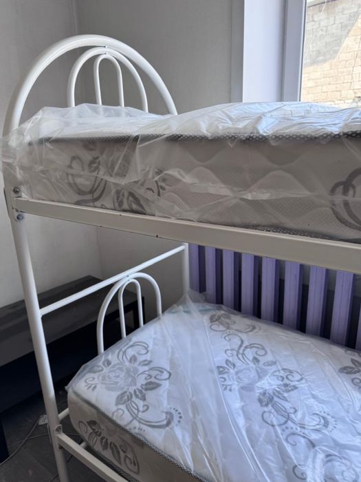 Продам двухъярусные кровати с матрасом