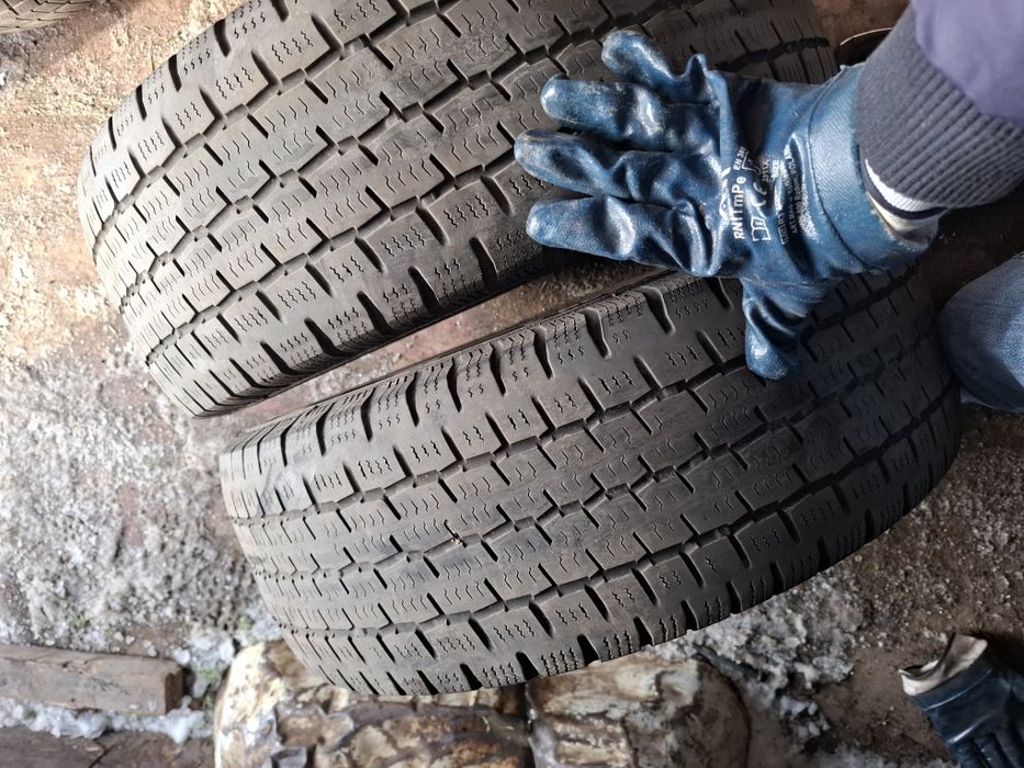 Vand 2 anvelope 235 65 16 C continental de iarna dot 2022