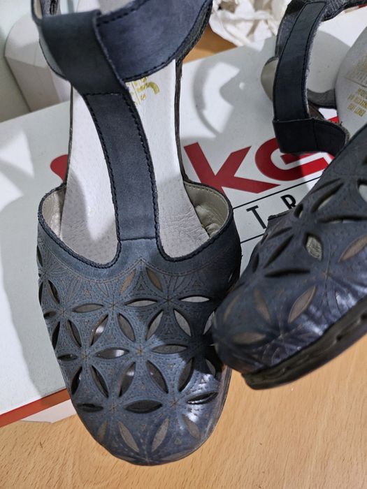 Vând sandale din piele Rieker