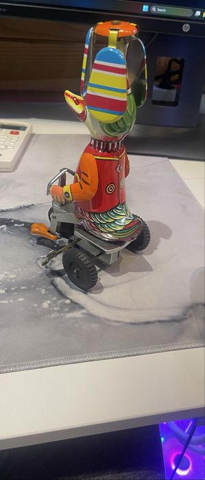 Колекционерска тенекиена играчка – Патица на триколка